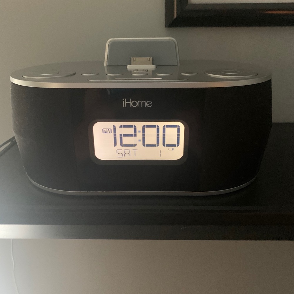 iHome Stereo System with Duel Alarm FM Clock Radio